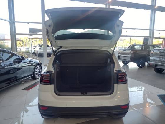 VOLKSWAGEN T-CROSS 1.0 200 TSI TOTAL FLEX AUTOMÁTICO VOLKSWAGEN T-CROSS 1.0 200 TSI TOTAL FLEX AUTOMÁTICO